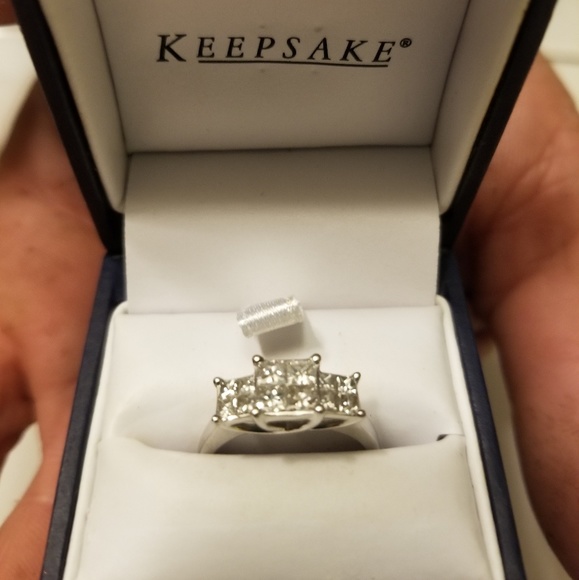 14k Real Diamond Engagement ring - Picture 1 of 1